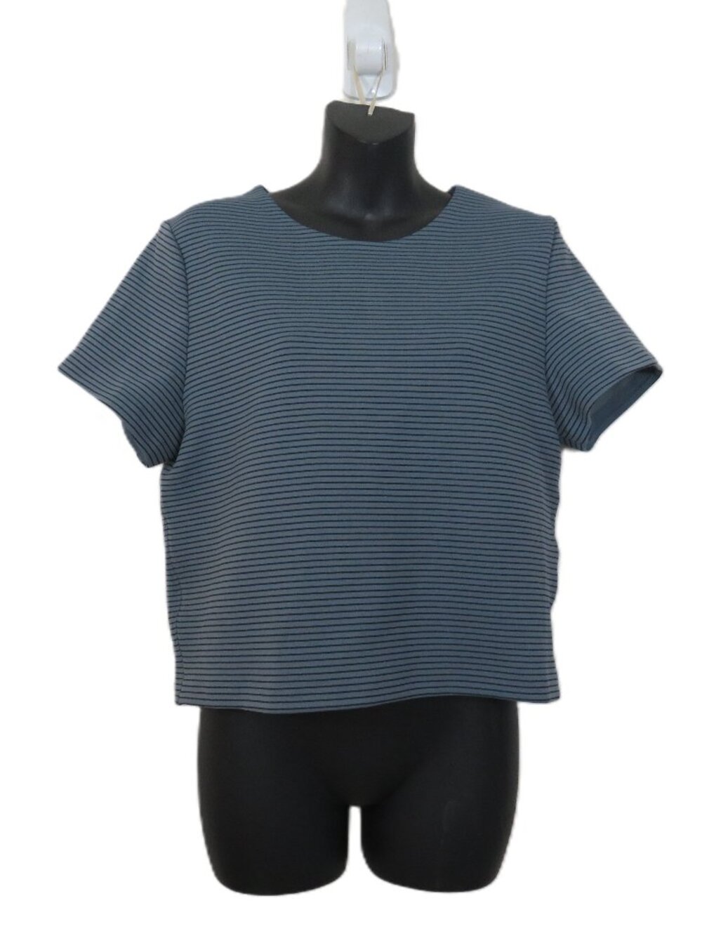 Lululemon size 8 Striped Short Sleeve Tee Gray Basic Boxy Basic Athletic